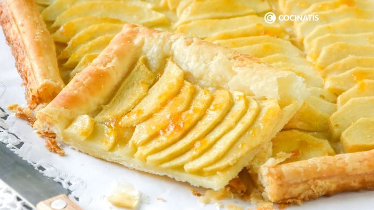 Hojaldre de manzana listo para comer