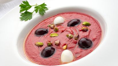 Salmorejo de cerezas, una versión afrutada de Karlos Arguiñano