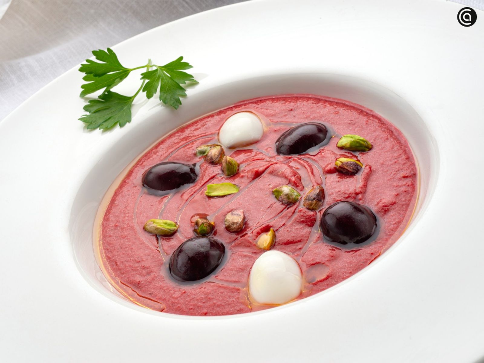 Salmorejo de cerezas, una versión afrutada de Karlos Arguiñano