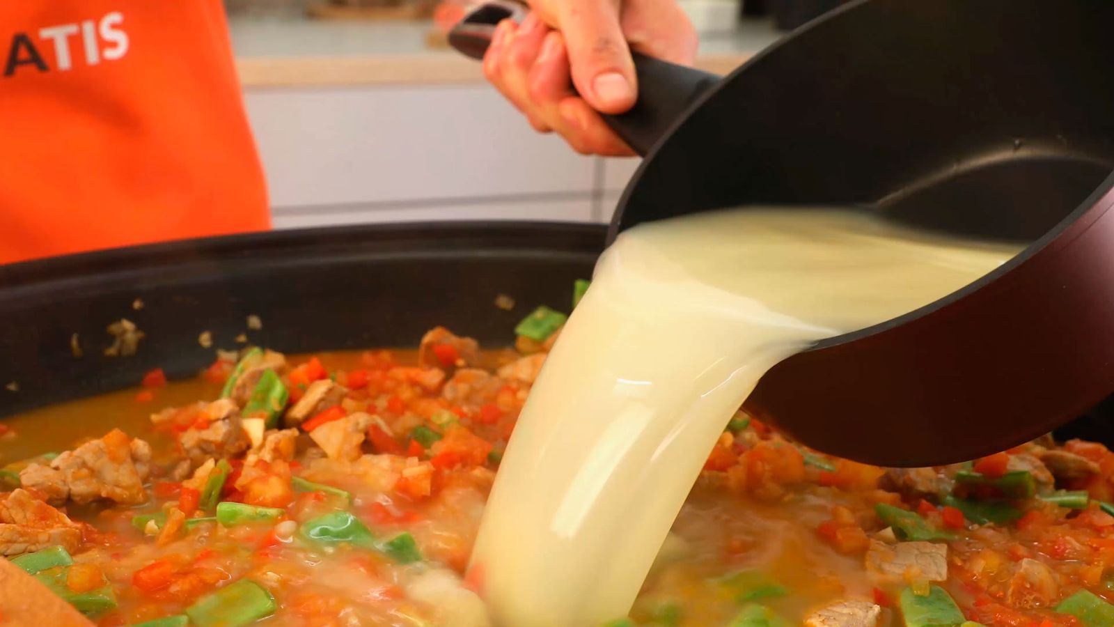 Receta de paella de carne y verduras   paso 4