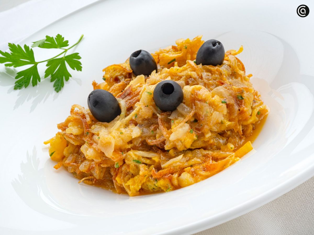 Bacalhau à brás de Karlos Arguiñano, receta portuguesa con bacalao desmigado