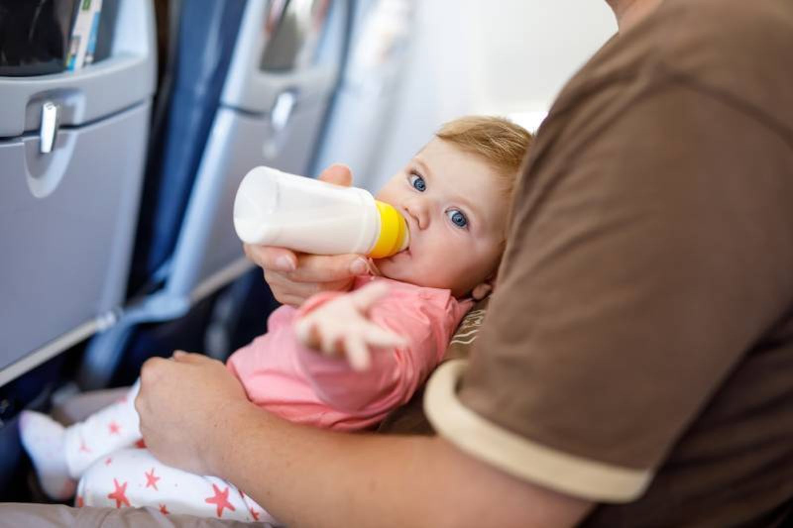 Los alimentos infantiles líquidos en el equipaje de mano del avión sí están permitidos Los alimentos infantiles líquidos en el equipaje de mano del avión sí están permitidos