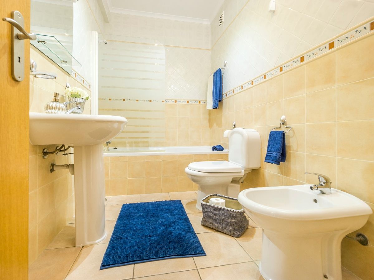 Añade accesorios decorativas para ayudar a unir el espacio