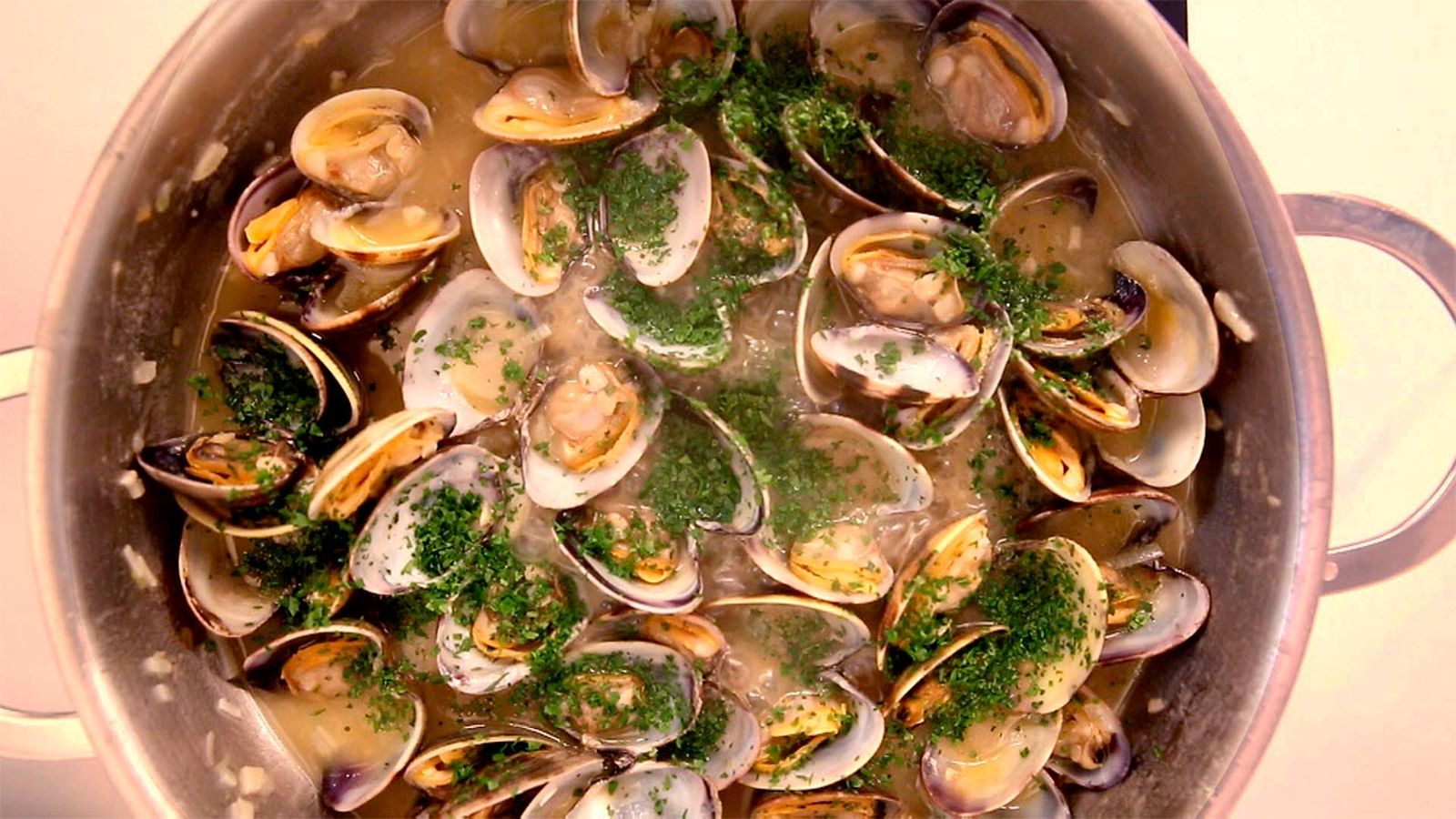 Receta de almejas a la marinera paso 4 Receta de almejas a la marinera paso 4