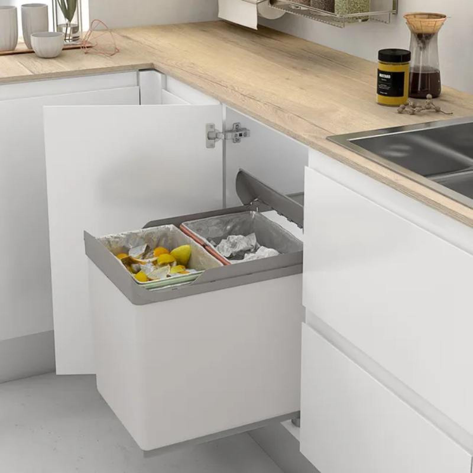 Cubo de basura extraíble para mueble de cocina / Imagen: Leroy Merlin Cubo de basura extraíble para mueble de cocina / Imagen: Leroy Merlin
