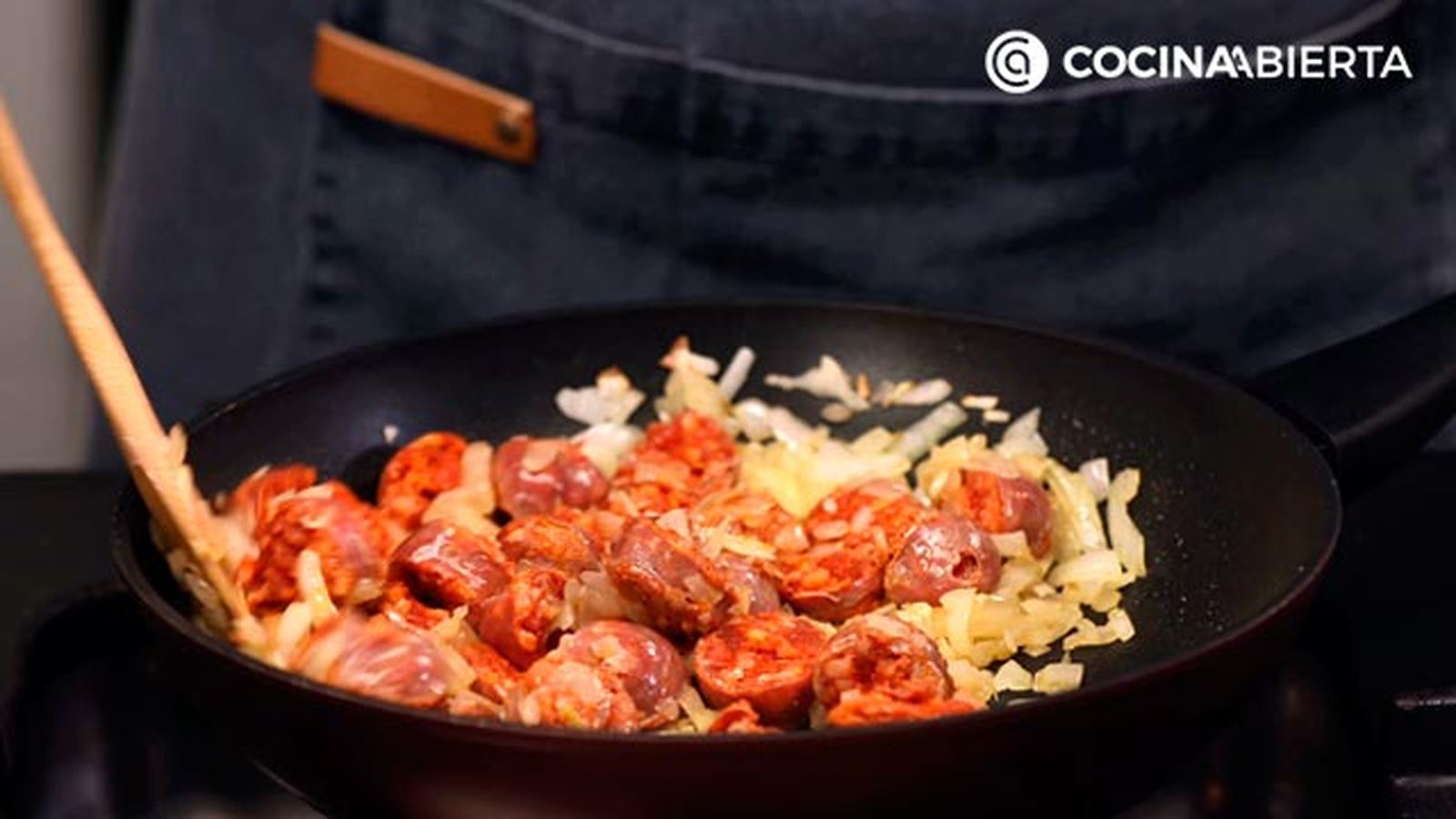 CTIS0897 receta arroz con chorizo al horno paso 2 ca CTIS0897 receta arroz con chorizo al horno paso 2 ca