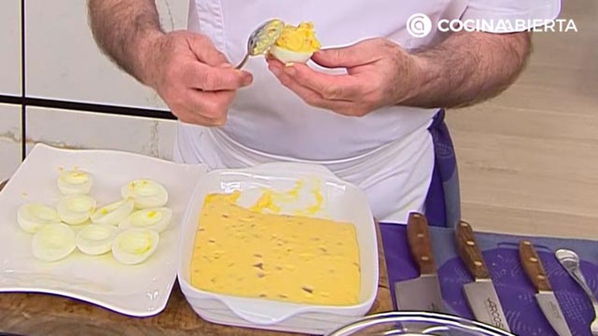 huevos rellenos de jamon y bechamel receta karlos arguinano karl67530321 paso4