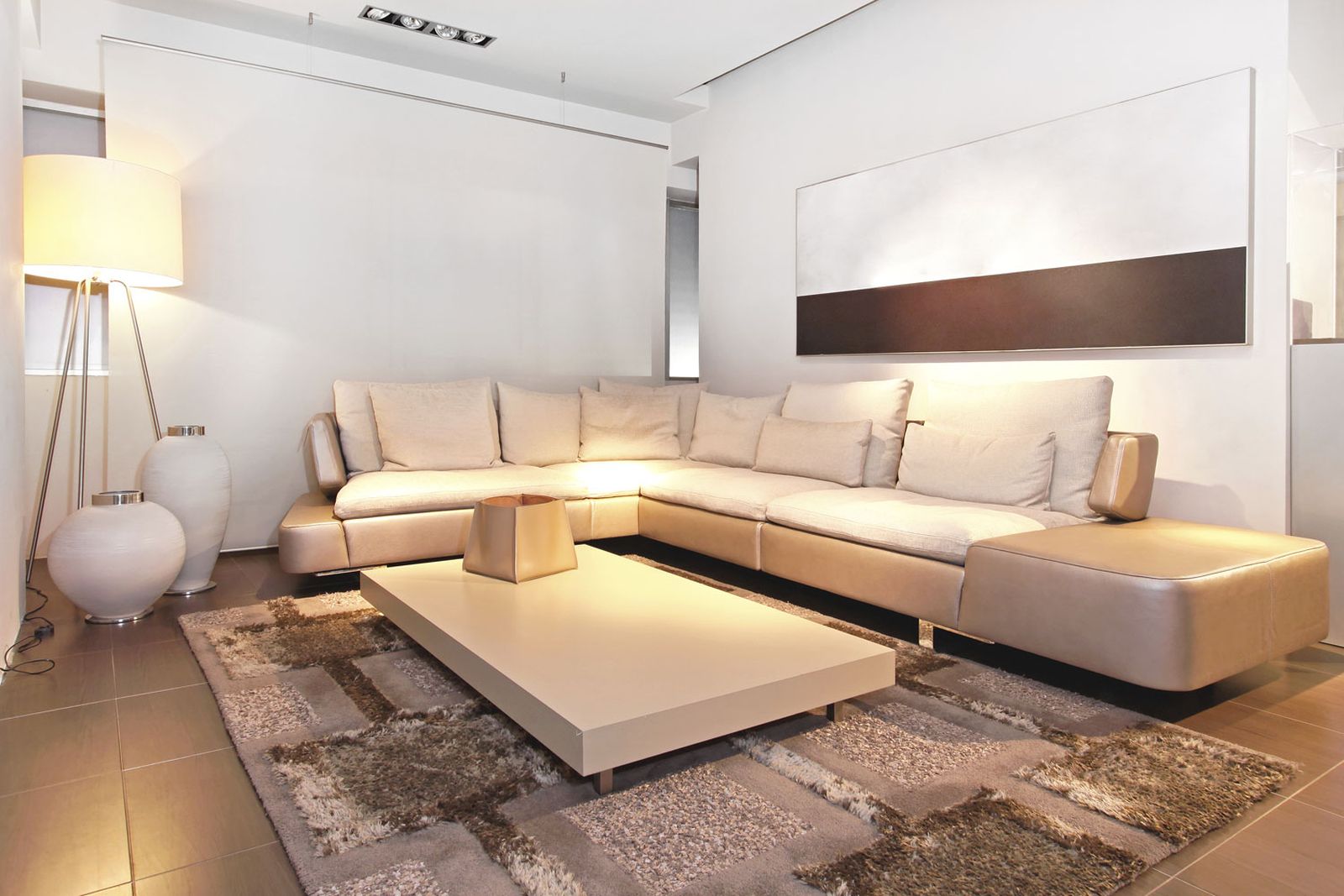 Cómo hacer que el salón parezca más grande iluminacion Cómo hacer que el salón parezca más grande iluminacion