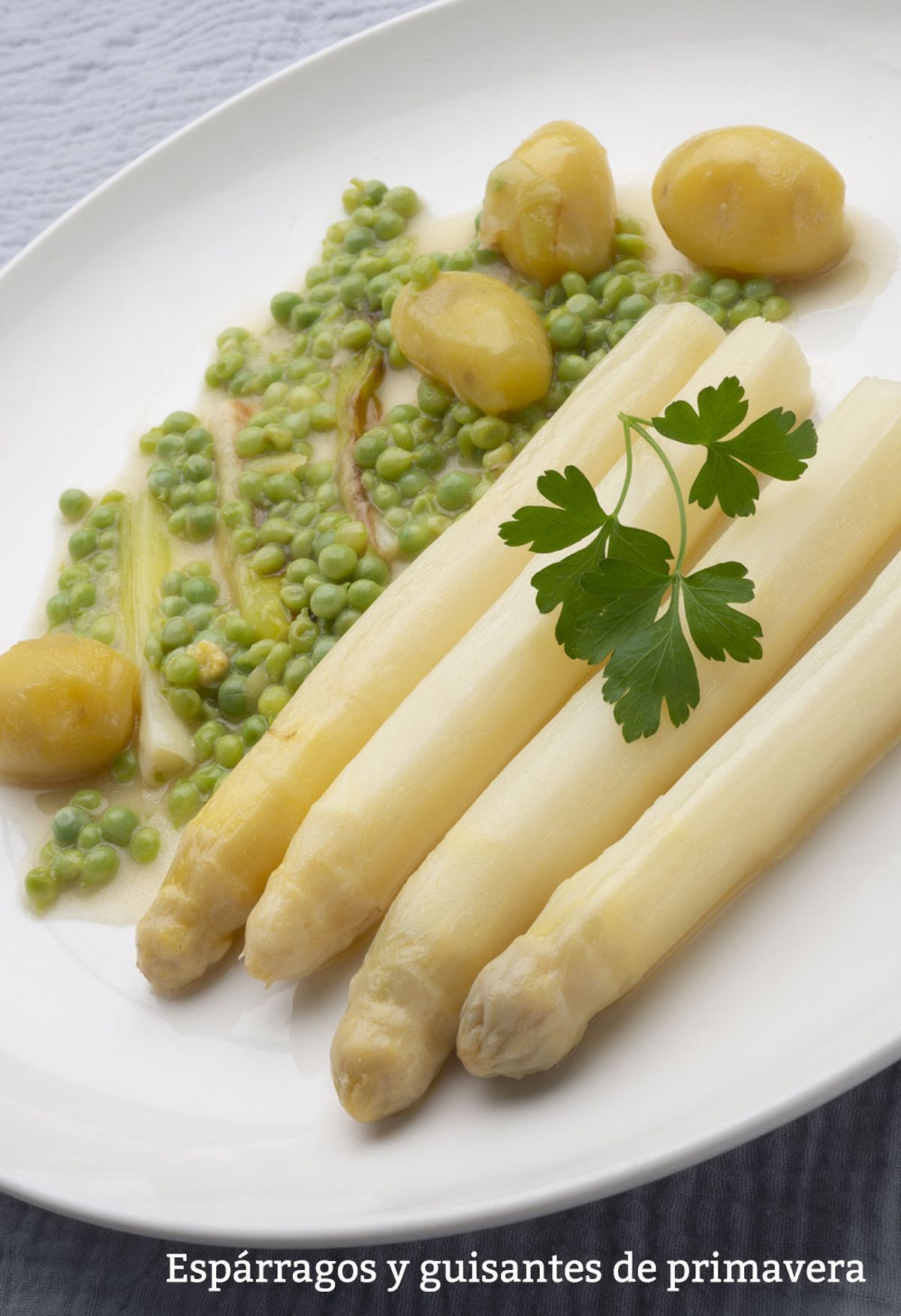 esparragos y guisantes de primavera v
