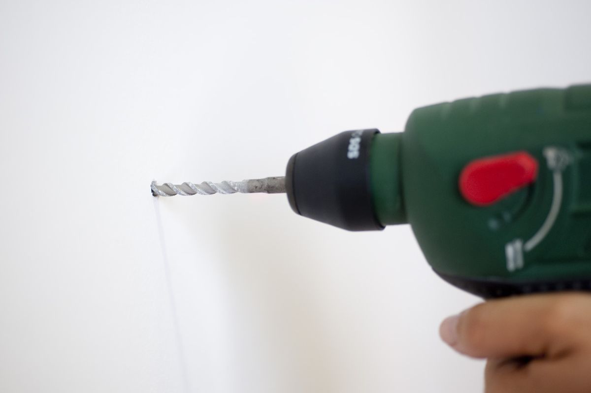 Bricomania 662 Fijar escritorio en la pared p6