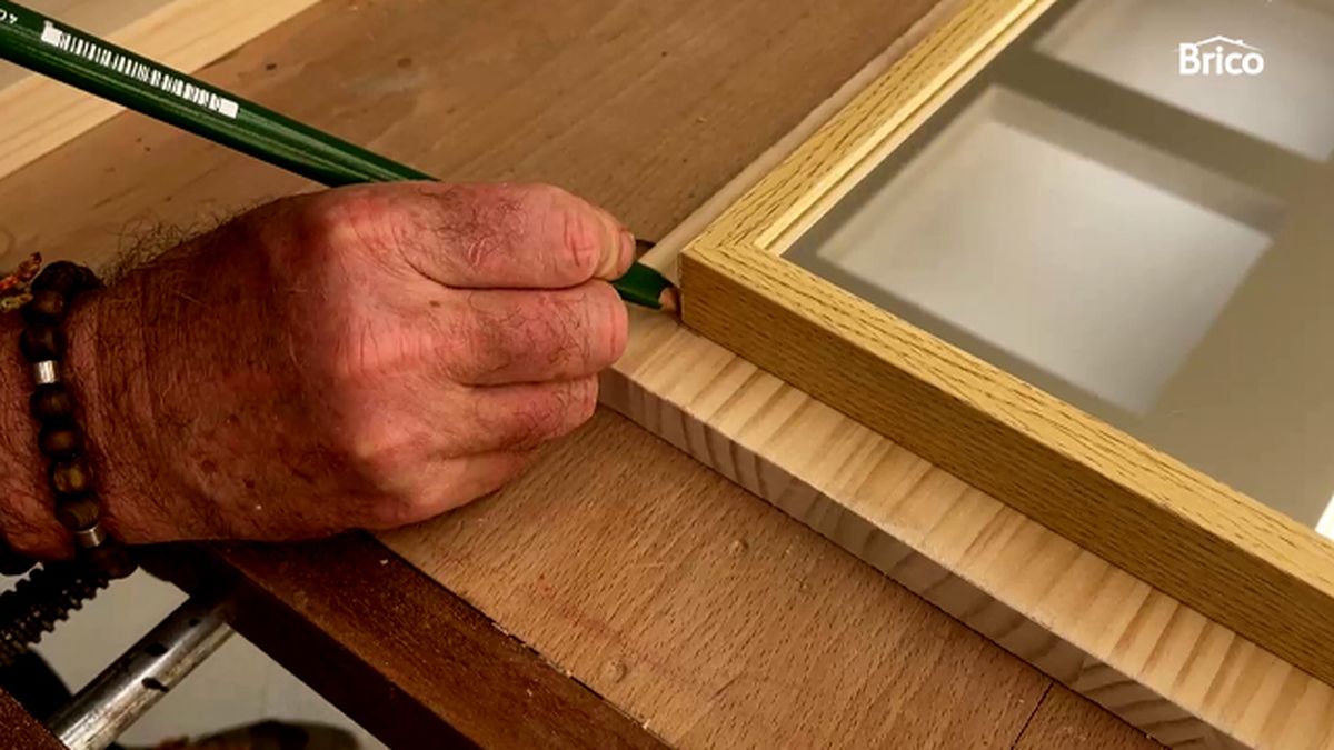 Bricomania 38 tocador maquillaje con luz paso 3