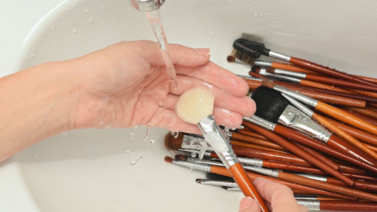 El champú para bebés también sirve para limpiar las brochas de maquillaje