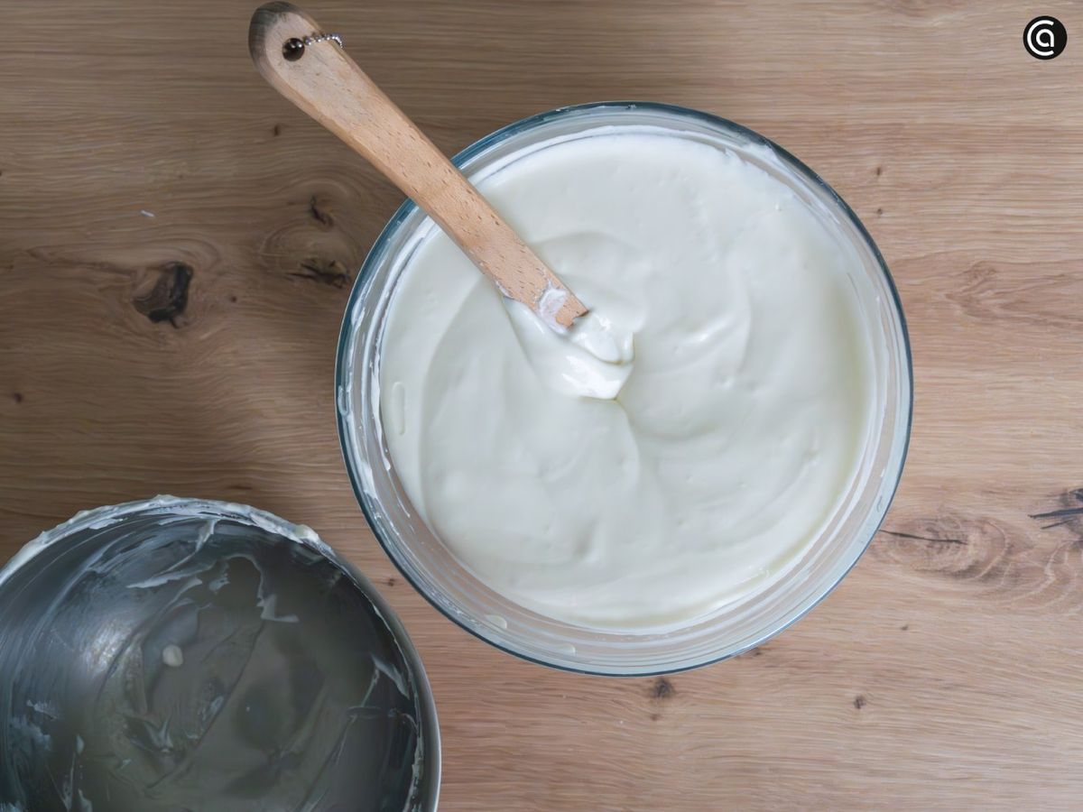 Mezcla la nata montada con la crema de queso