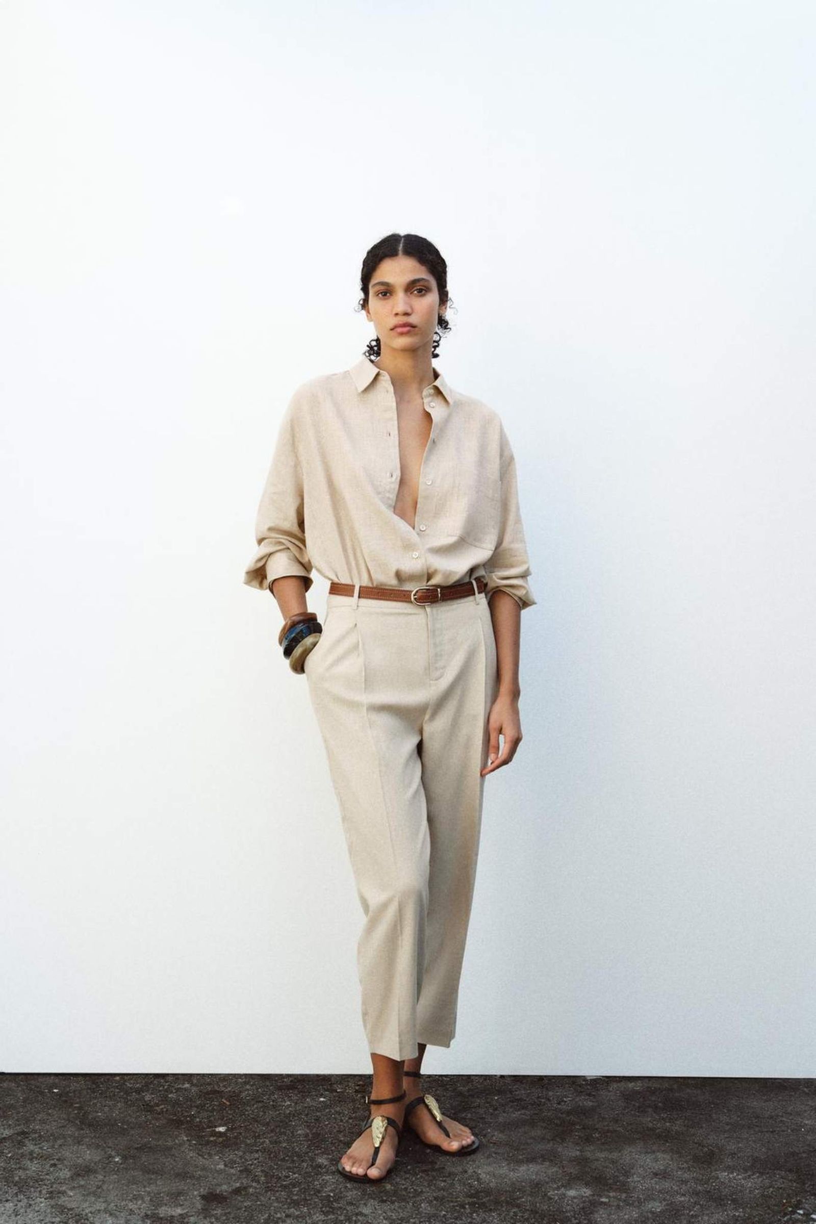 Pantalones y camisa de Zara