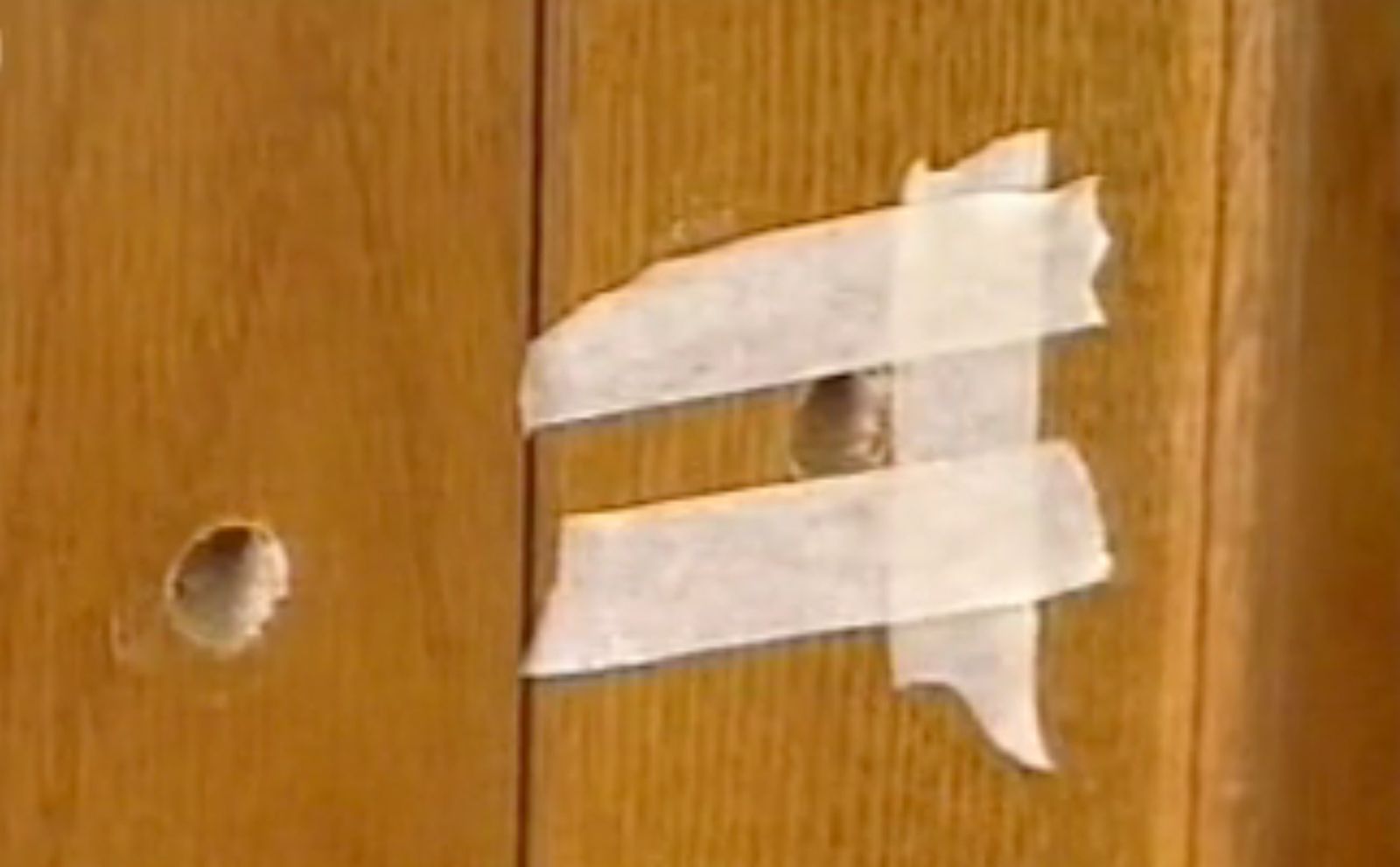 Cómo cambiar el pomo de un armario paso 3