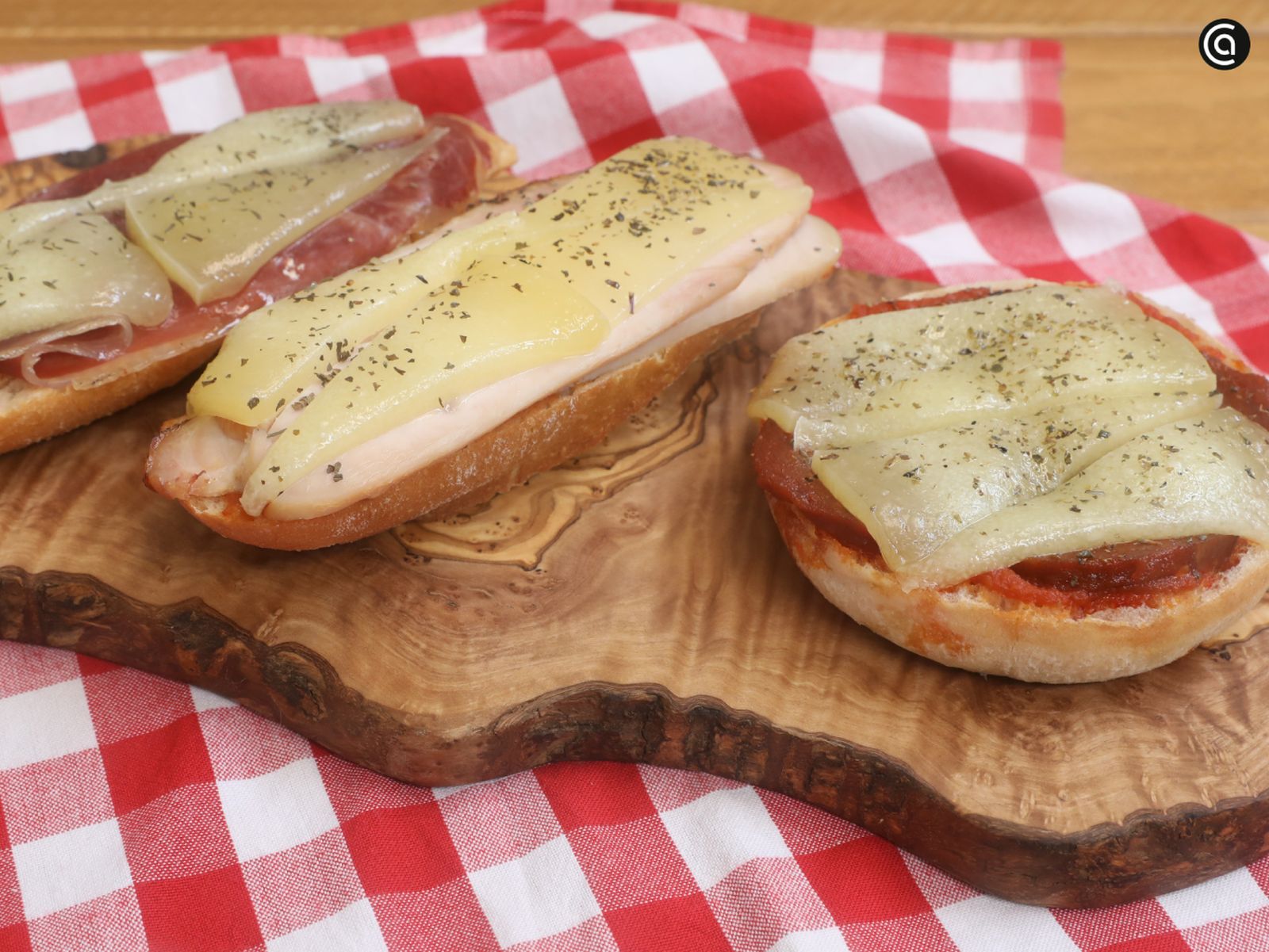 Prepara paninis caseros variados y fáciles al horno