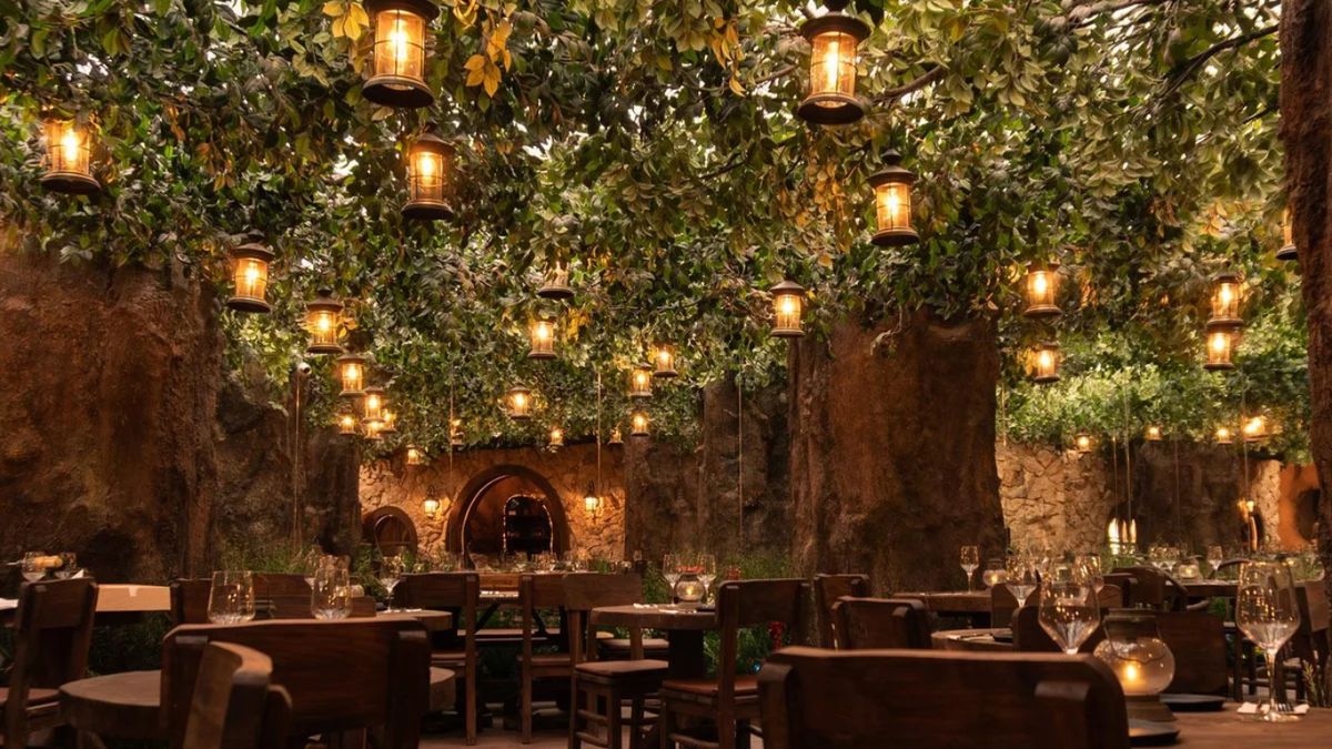 Restaurantes temáticos que arrasan, como el de Zaragoza inspirado en El Señor de los Anillos, ejemplo de experiencias inmersivas.