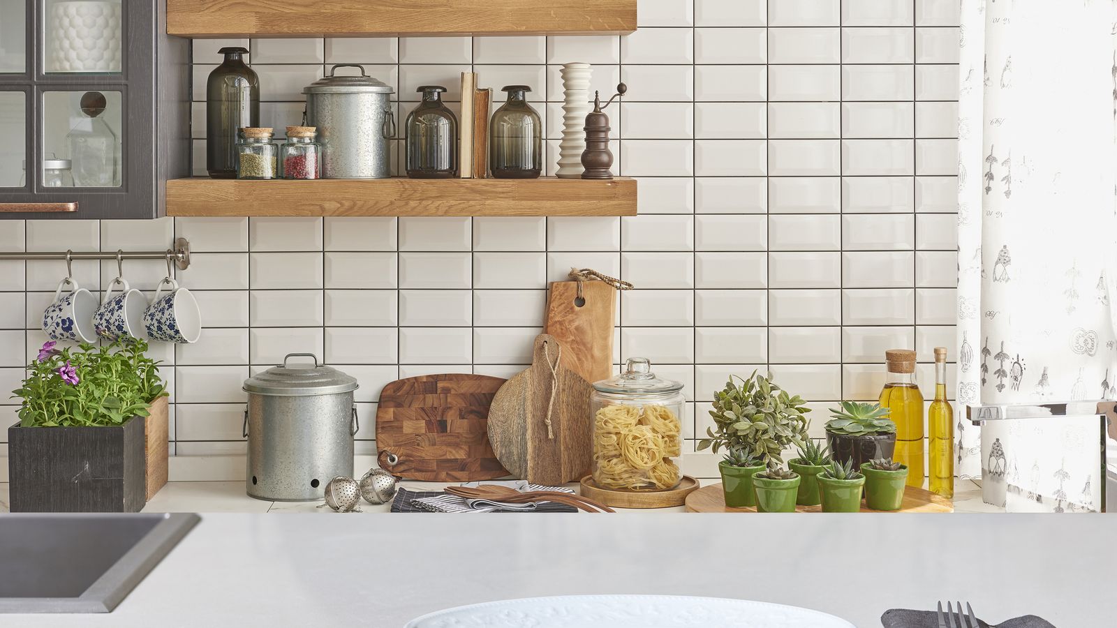 Una cocina ordenada y bien aprovechada transforma el día a día y hace más fácil disfrutar de cocinar en casa. Una cocina ordenada y bien aprovechada transforma el día a día y hace más fácil disfrutar de cocinar en casa.
