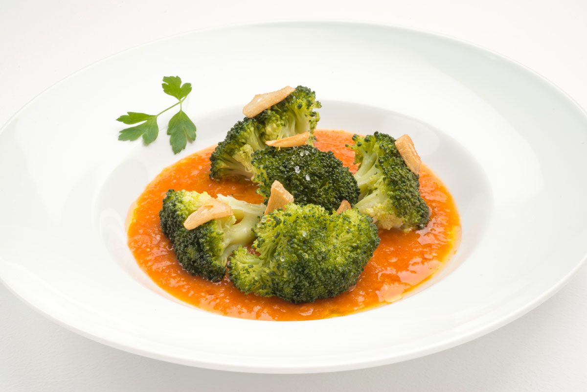 5584 1 Brocoli con salsa de tomate (969) editorial xl