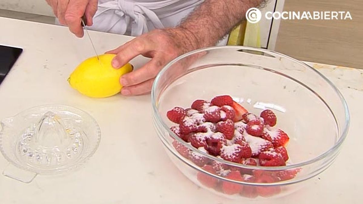 crumble de frutos rojos receta facil karlos arguinnao karl67580321 paso1