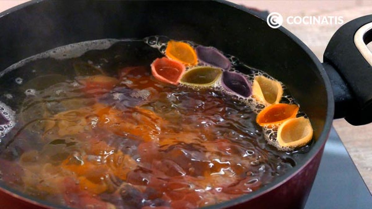 Receta de ensalada griega con pasta  paso 1