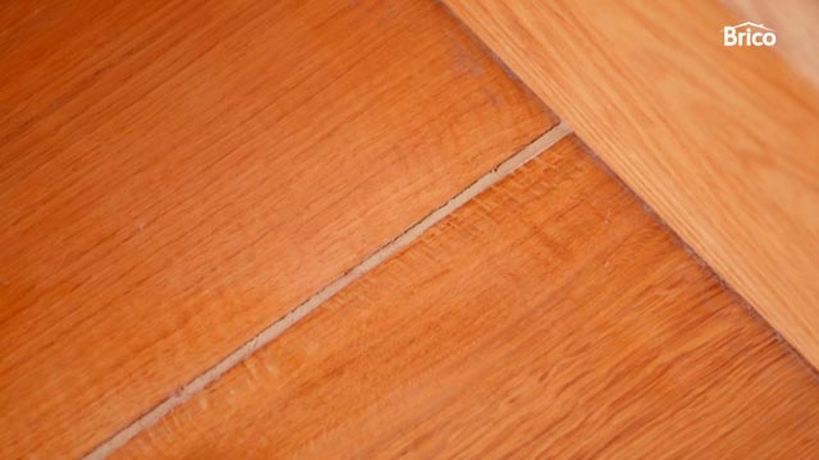 Sellado de juntas en suelo de madera paso 15