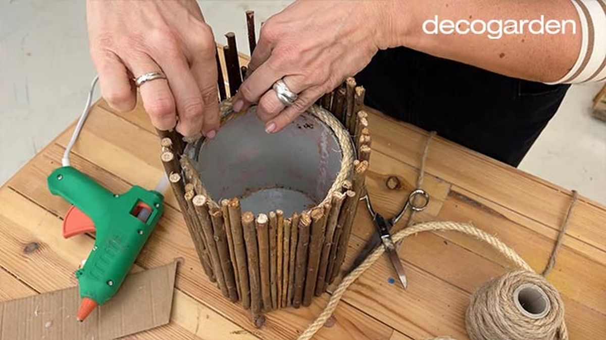 como hacer una maceta reciclando bote pintura paso 5