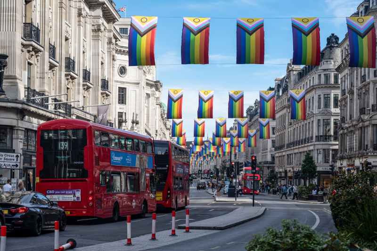 Calles de Londres decoradas con las banderas de la diversidad Calles de Londres decoradas con las banderas de la diversidad
