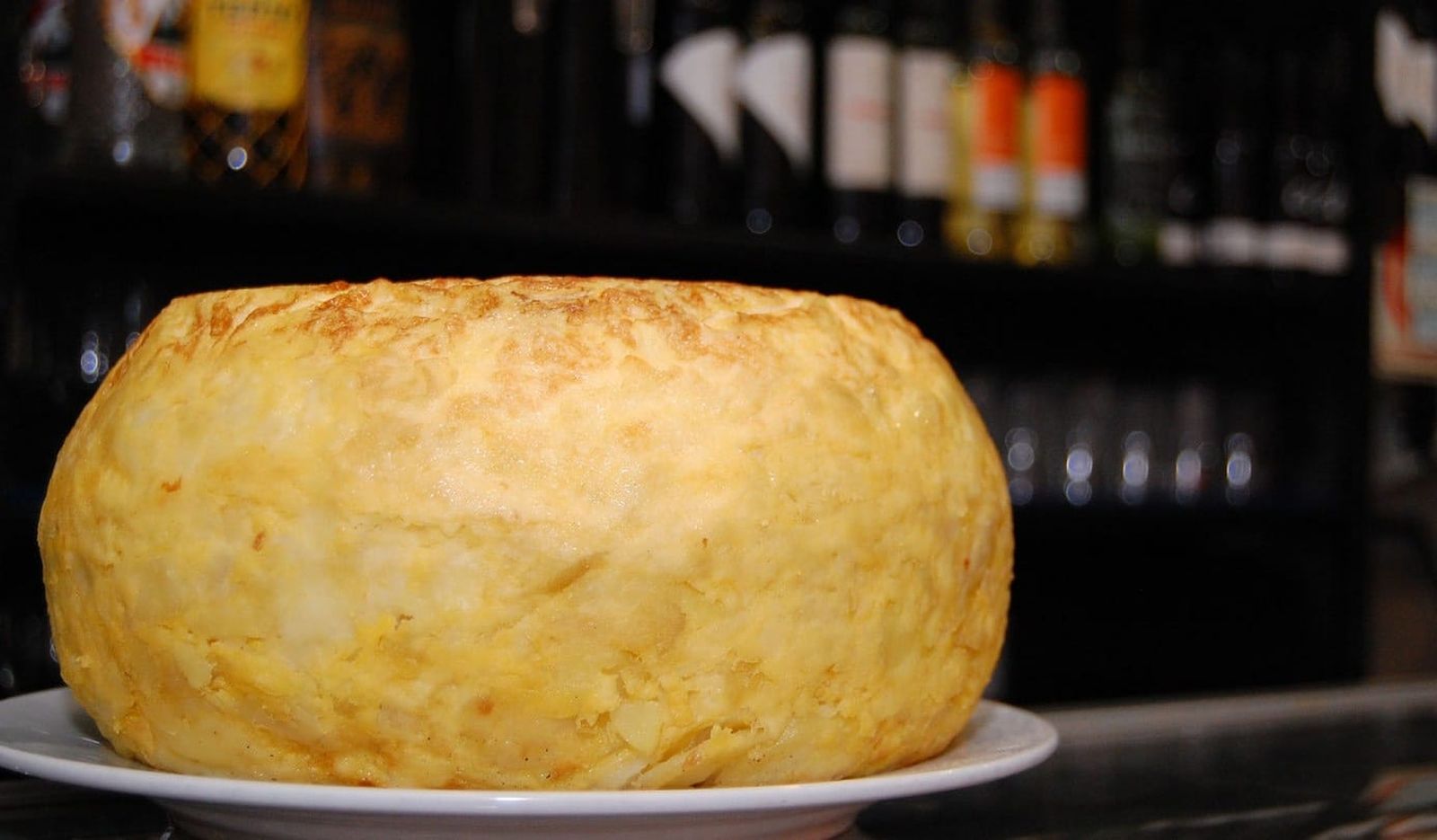 Gruesa, compacta y bien cuajada: la tortilla del Bar Santos mantiene desde hace décadas su receta original, fiel al estilo cordobés