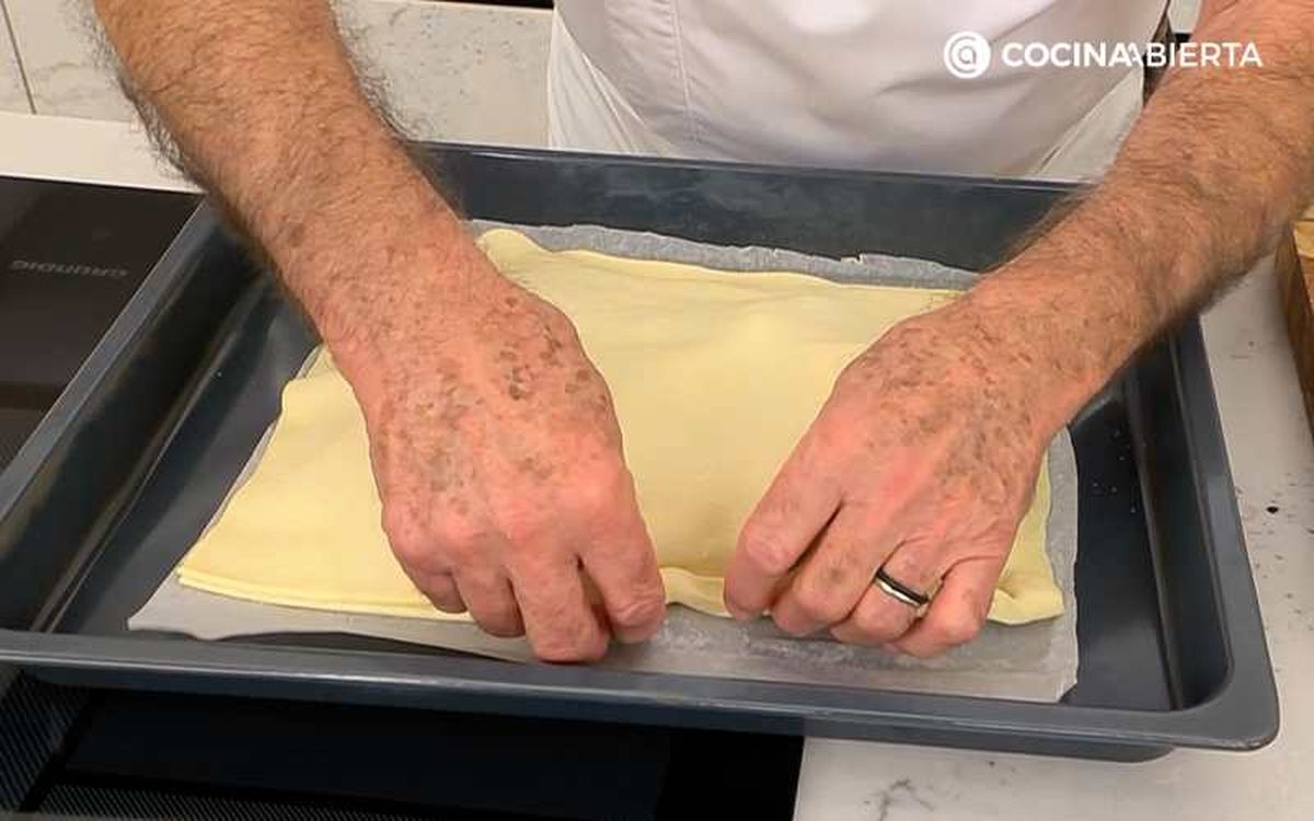 Cierra los bordes haciendo un repulgue