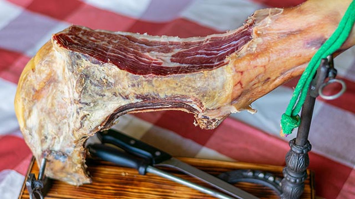 Te contamos cuándo darle la vuelta al jamón para aprovechar toda su carne
