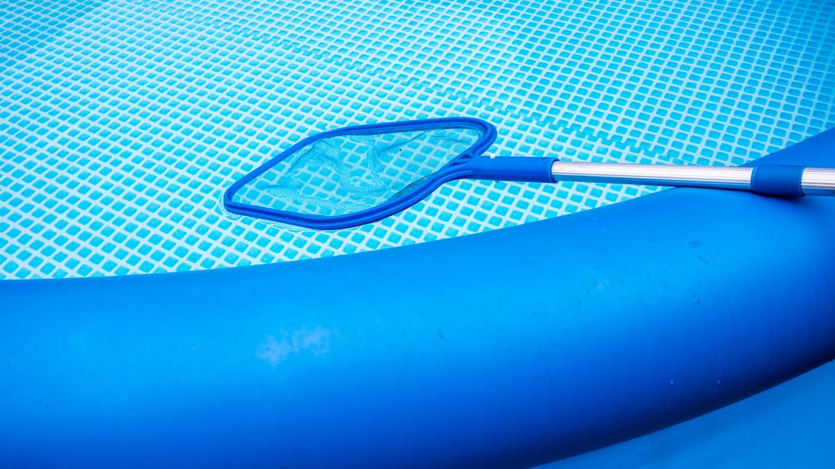 Una pequeña limpieza diaria ayuda mucho al mantenimiento de la piscina
