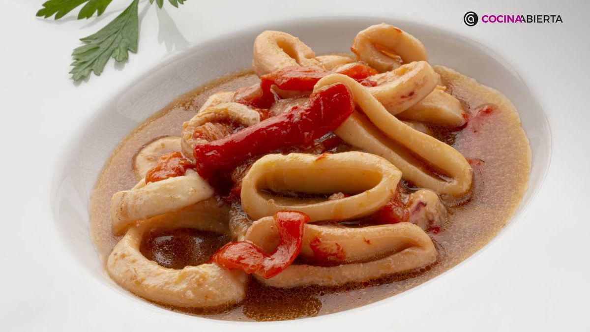 Calamares con pimientos rojos y cebolla, el plato marinero de Karlos Arguiñano