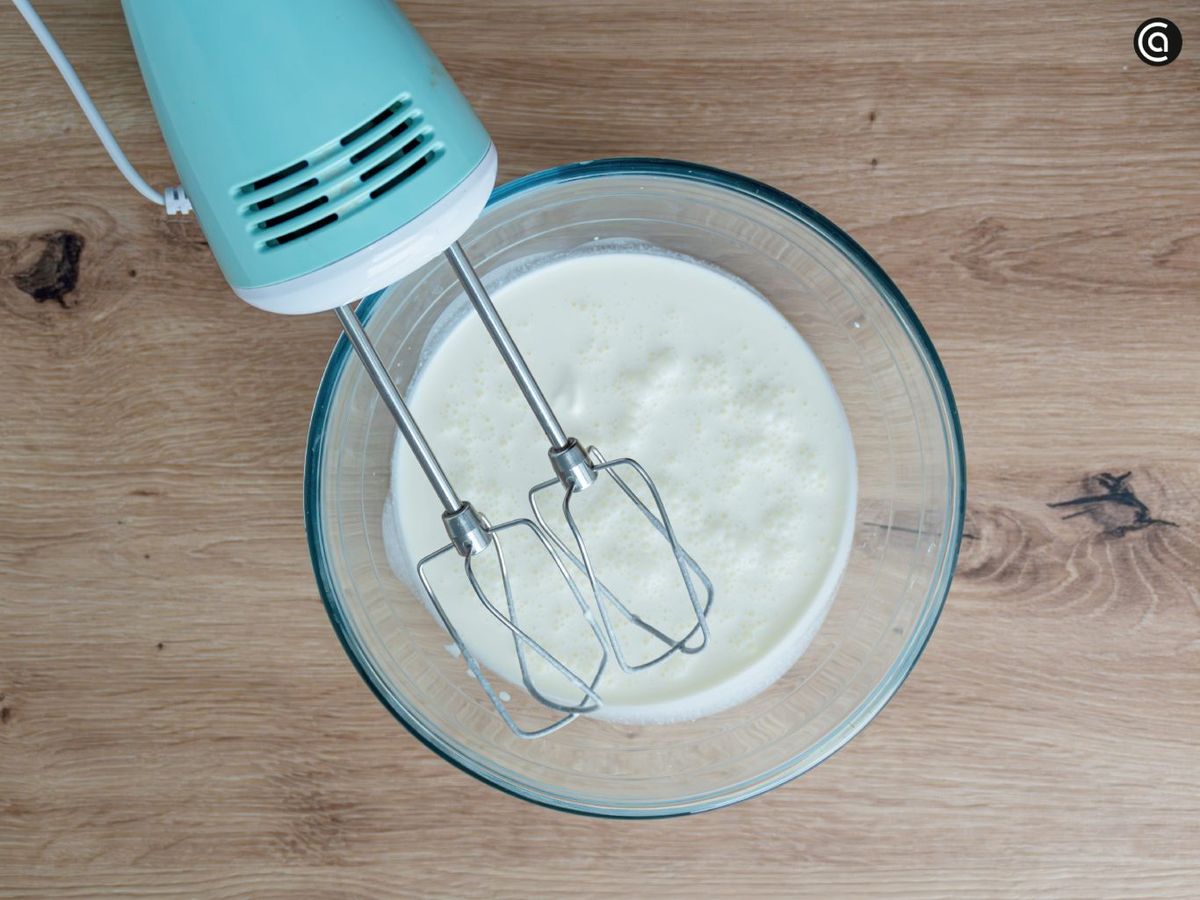 Monta la nata bien fría