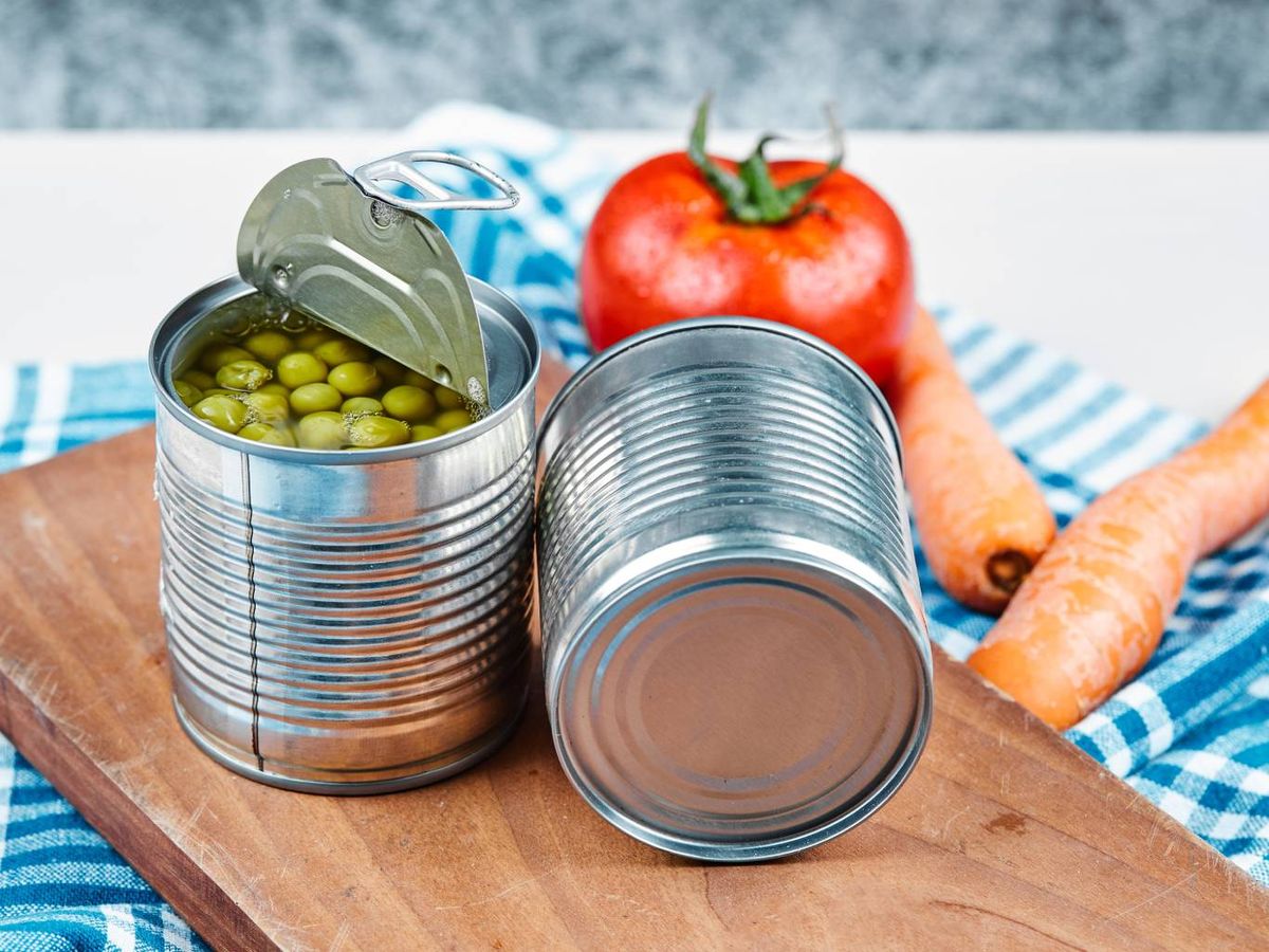 Las conservas pueden durar mucho tiempo, pero es importante revisar el envase.