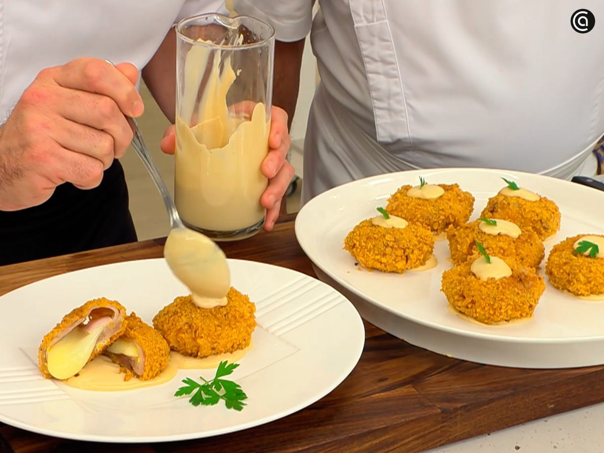 Acompaña los fritos de cebolla y bacon con mayonesa de soja