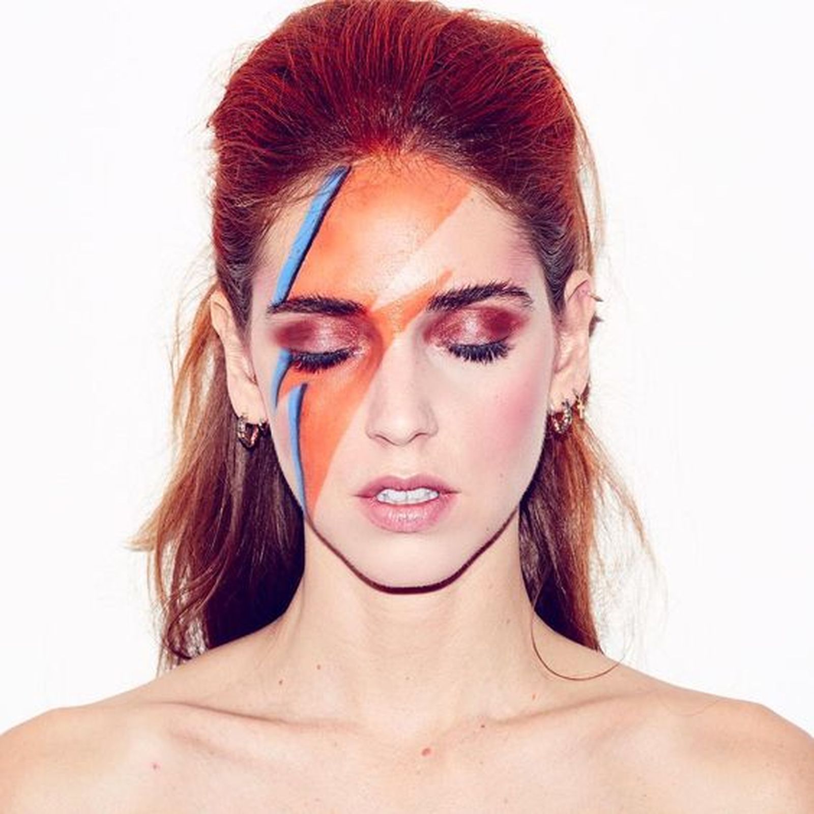 Maquillaje inspirado en la portada del disco Aladdin Sane de David Bowie Maquillaje inspirado en la portada del disco Aladdin Sane de David Bowie