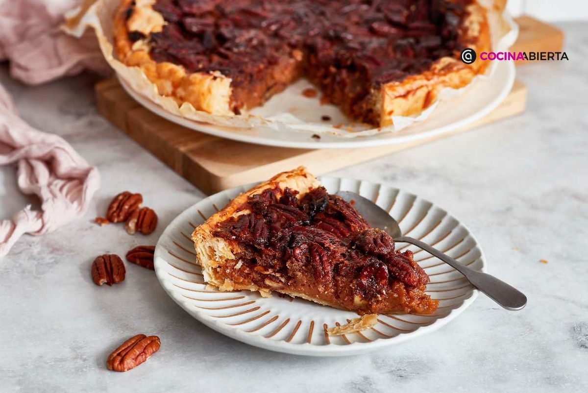Tarta de nueces pecanas deliciosa y fácil con masa de hojaldre