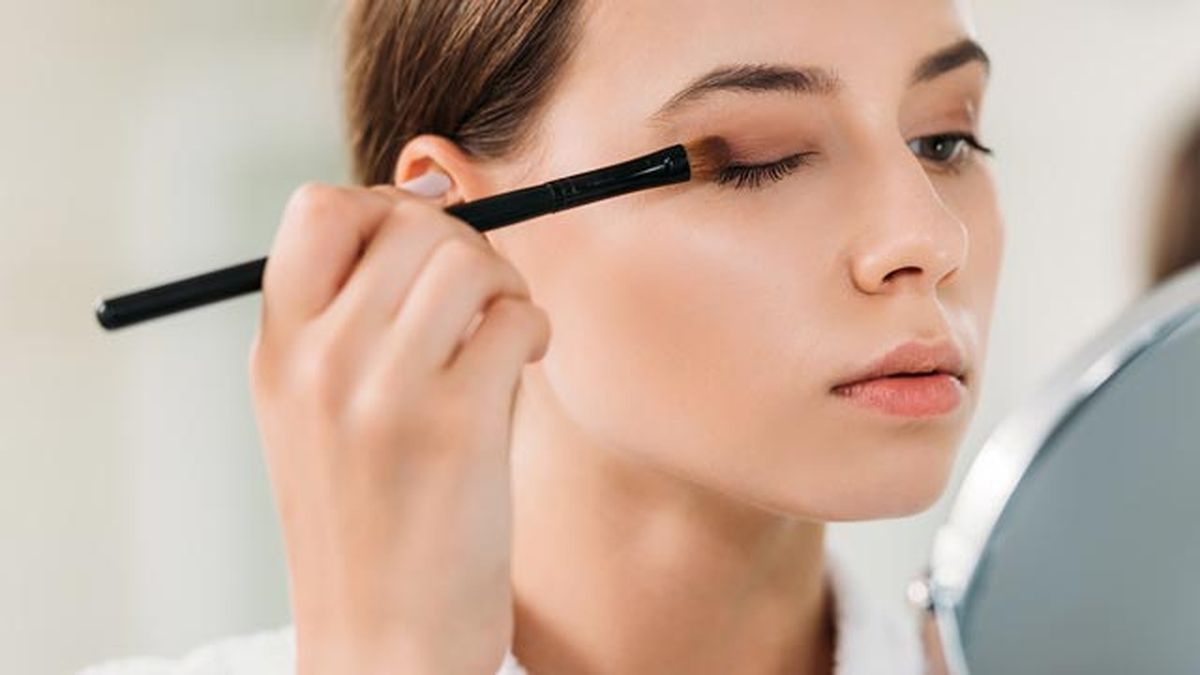 como aplicar sombras de ojos primer