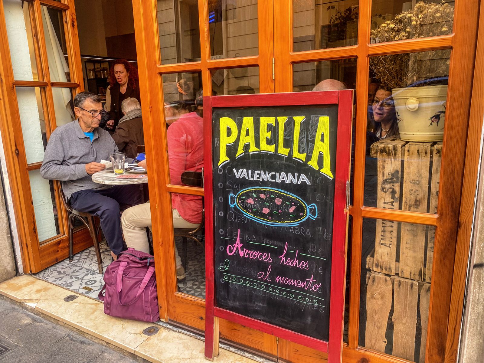 En Valencia, la paella es más que un plato: es identidad, tradición y reclamo gastronómico. En Valencia, la paella es más que un plato: es identidad, tradición y reclamo gastronómico.