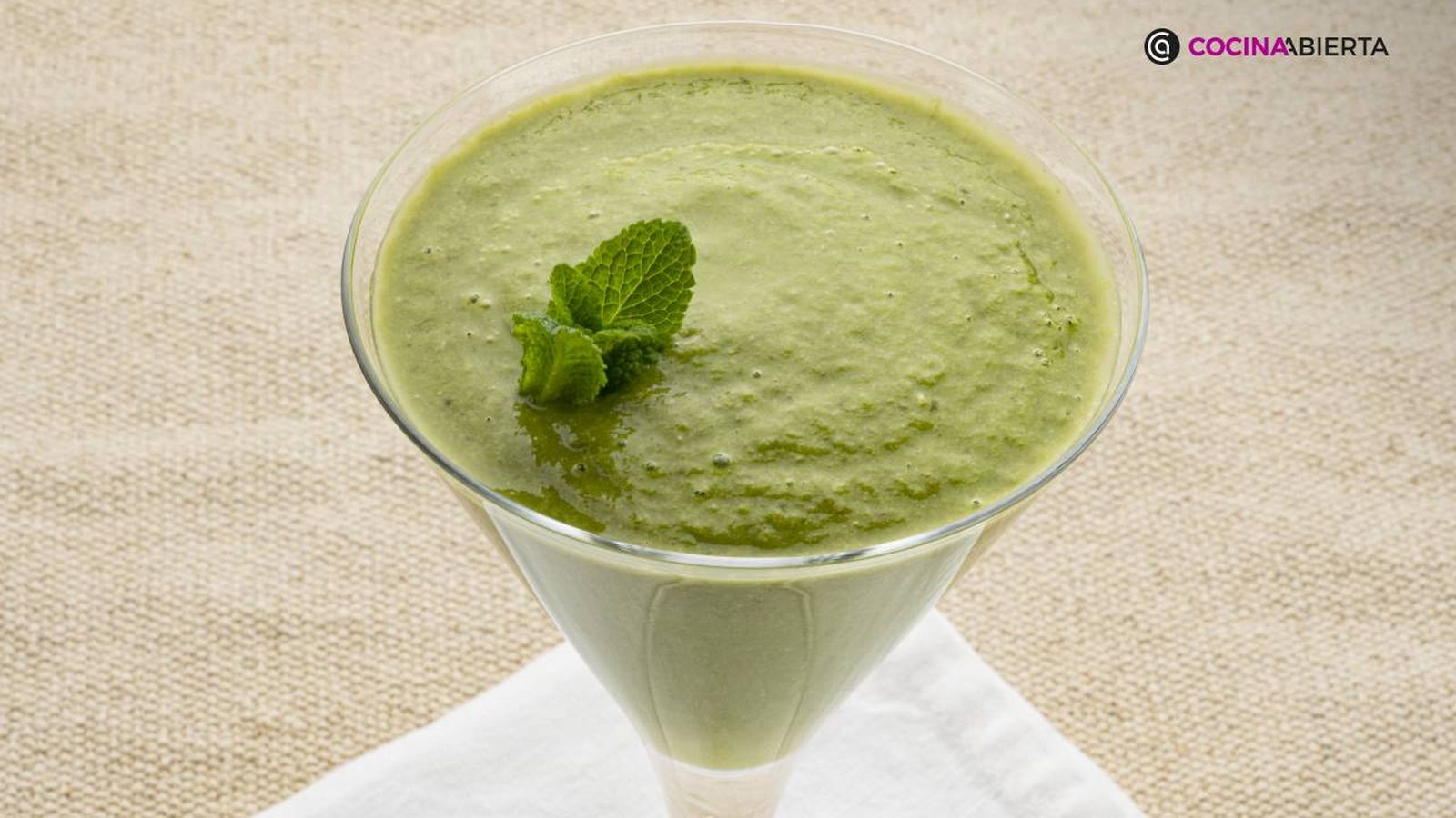 Batido de espinacas, manzana y plátano 