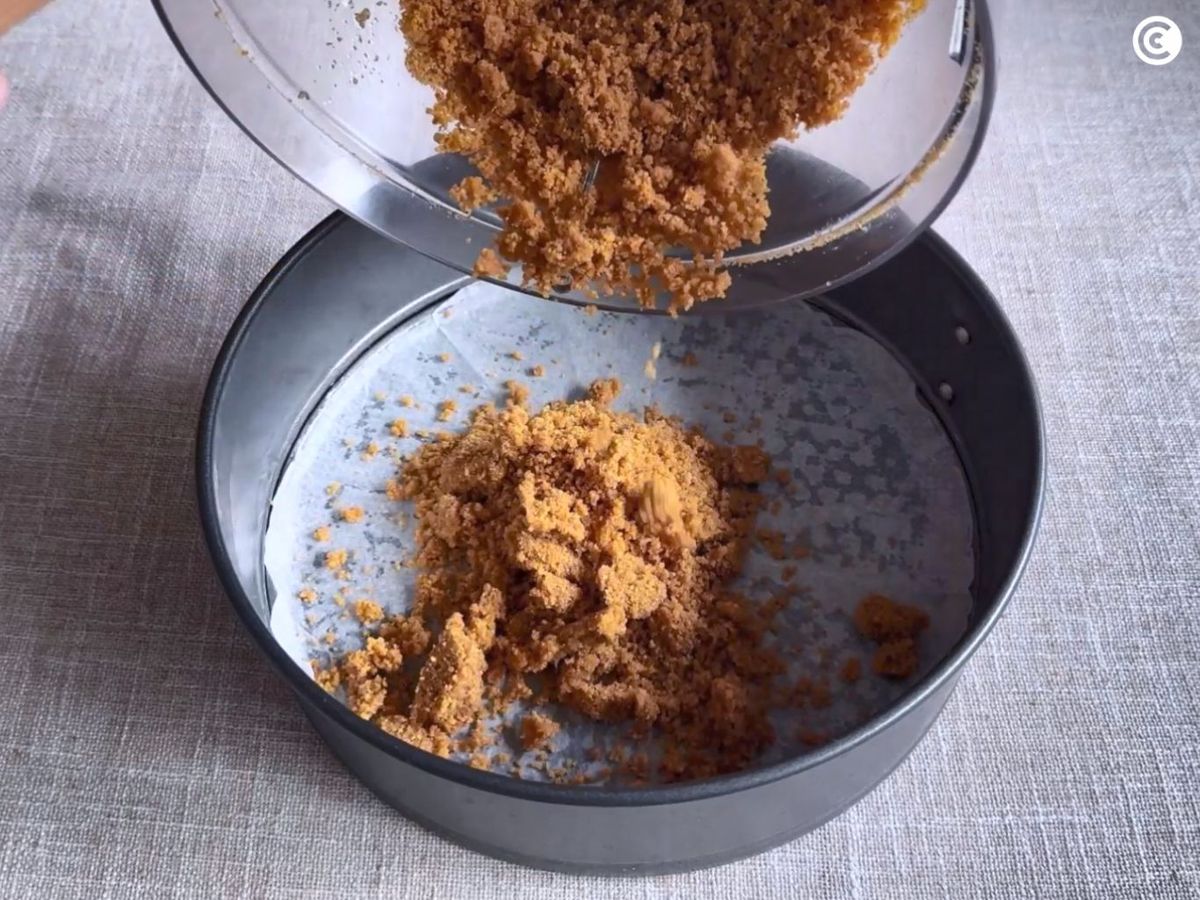 Preparar la base de galletas para la tarta de dulce de leche