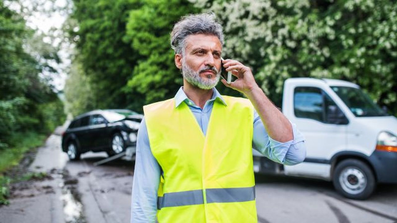 cosas que debes tener en tu coche para senalizar un accidente o averia en carretera cosas que debes tener en tu coche para senalizar un accidente o averia en carretera