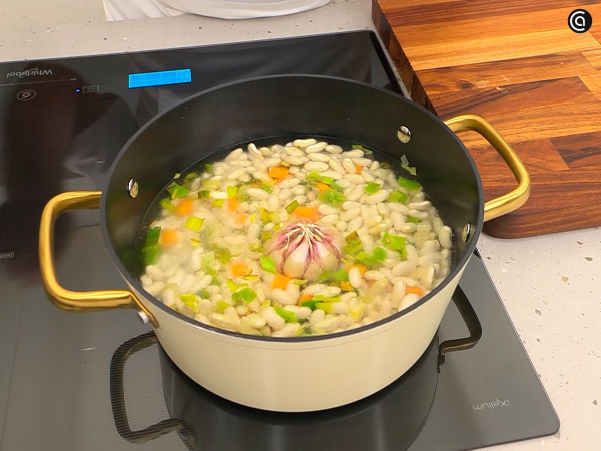 pochas con refrito de pimenton receta paso2