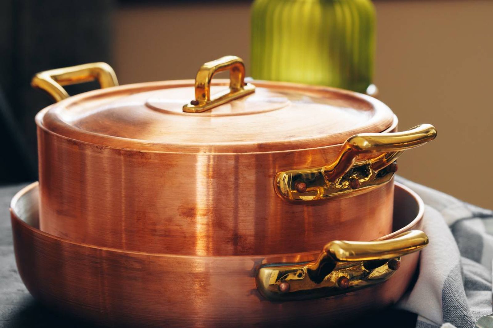 El cobre es el mejor metal en la cocina por su excelente transmisión de calor El cobre es el mejor metal en la cocina por su excelente transmisión de calor