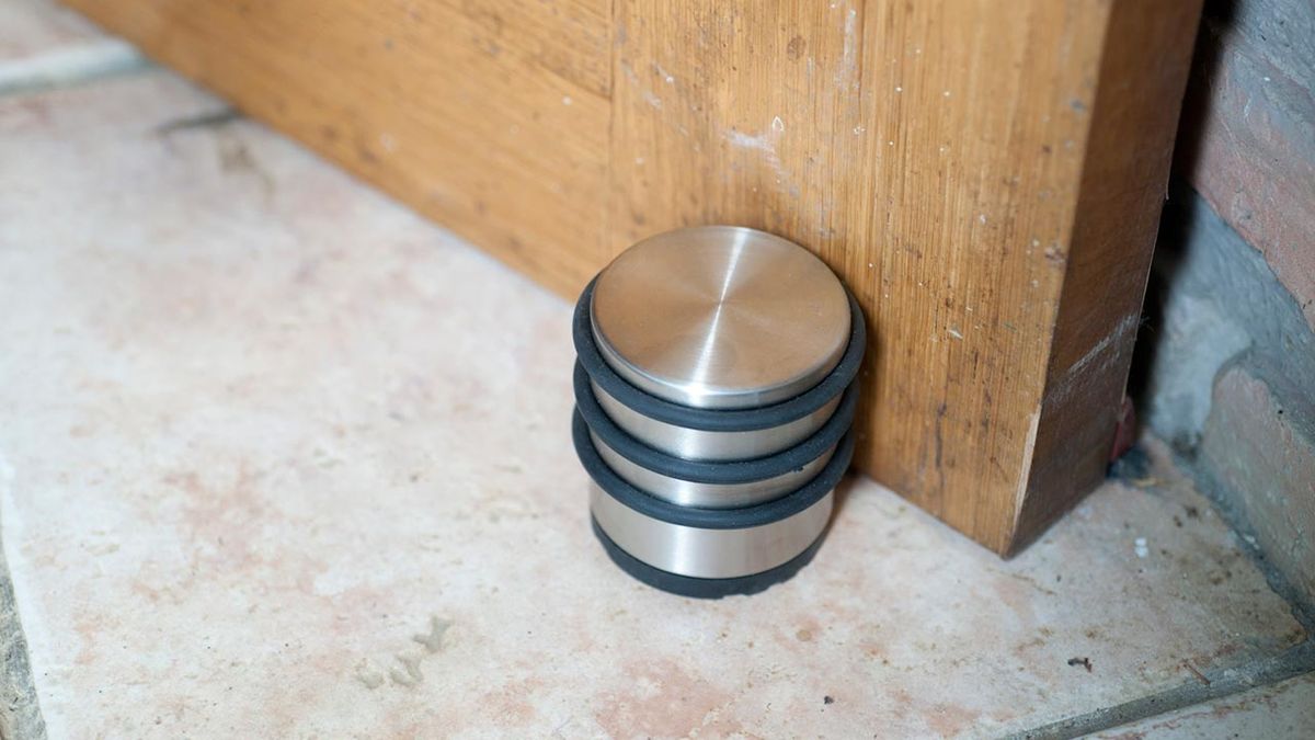 Topes sujeta puertas paso 2