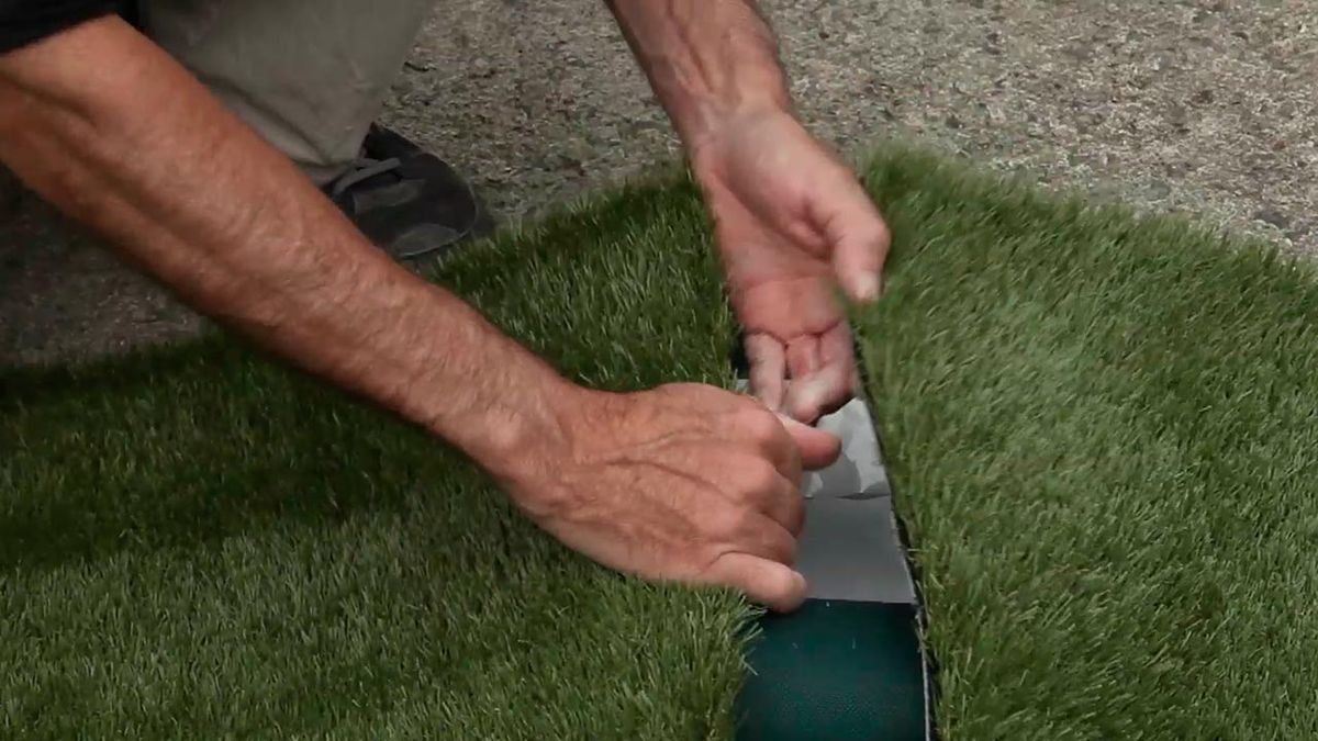 Como unir dos tiras de cesped artificial paso 3