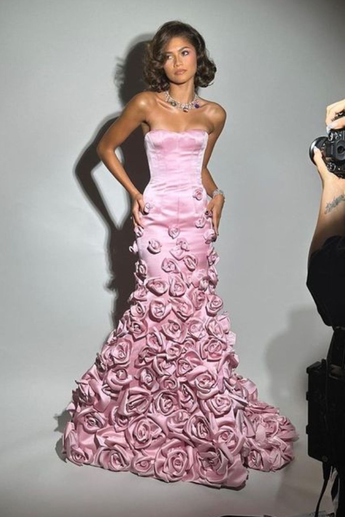 zendaya vestido rosas