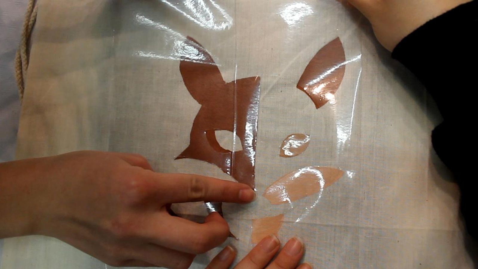 Pintar una mochila de tela paso 5 Pintar una mochila de tela paso 5