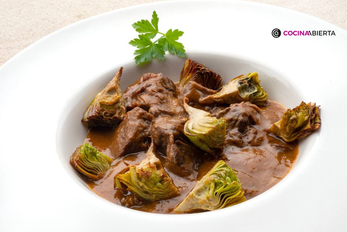 Un plato de carne tierna y jugosa